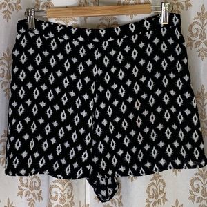 Aqua wide leg high waist flowy shorts L